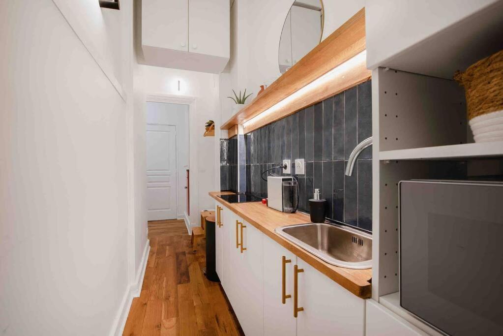 Montmartre, Gare De L'est, 1 2 A 4p Appartement
